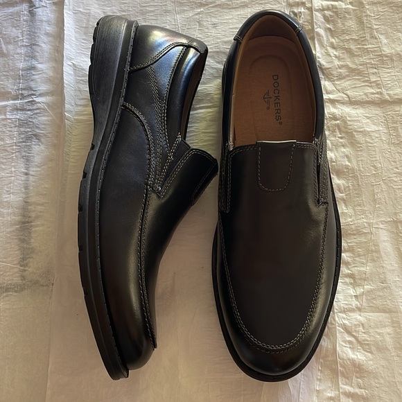 Dockers - Picture 2 of 5